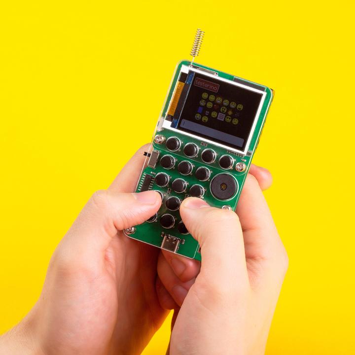 Produktbild CircuitMess Chatter - Messenger - Elektronik Bausatz