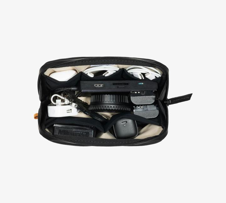 Actual product image Native Union W.F.A Stow Lite Organizer -tarvikepussi, musta