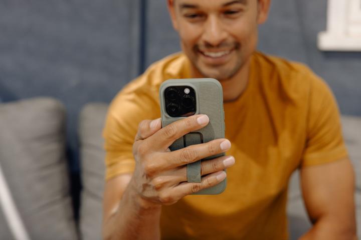 Productafbeelding Peak Design Mobiel Everyday Stoffen Hoesje voor iPhone 15 Pro Sage V2 (Nieuw) (In de sale) (Apple iPhone 15 Pro)