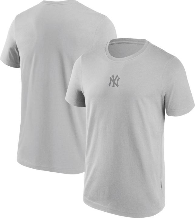 Actual product image Fanatics New York Yankees Embroidered T-Shirt XL (XL)