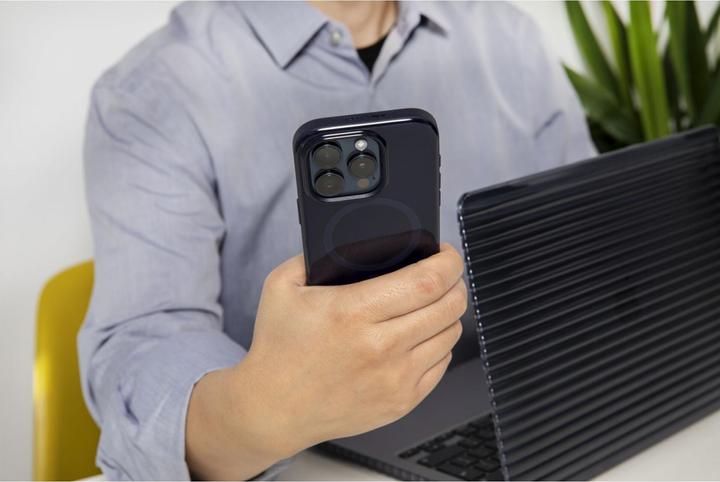 Actual product image tech21 EvoCheck Case MagSafe for iPhone 15 Pro Smokey/Black (Apple iPhone 15 Pro)