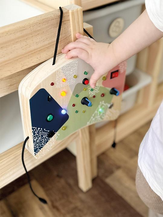 Actual product image small foot Motorikbrett LED Licht und Schalter