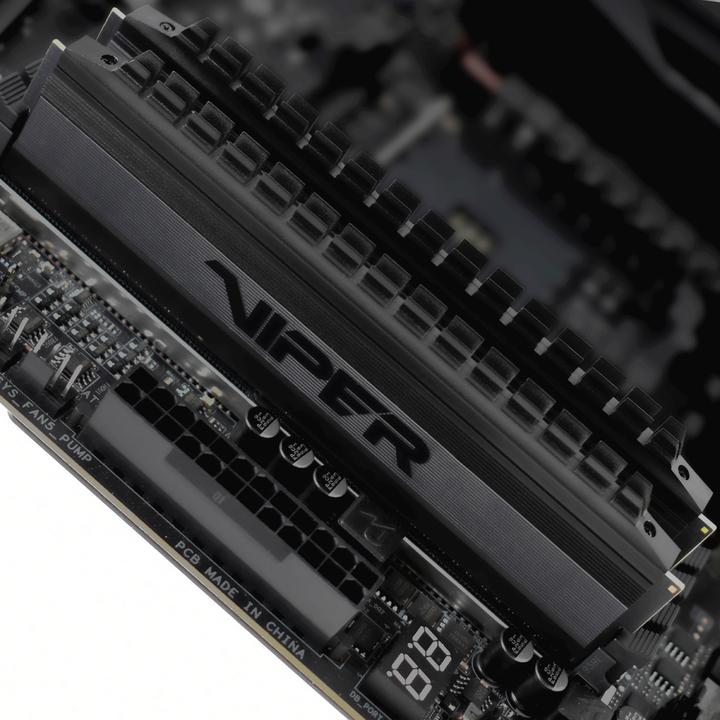 Produktbild Patriot Extreme Performance Viper 4 Blackout Series (2 x 16GB, 3000 MHz, DDR4-RAM, DIMM)