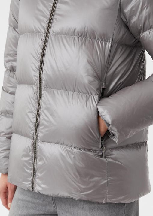 Actual product image Comma Outdoor-Jacke Schimmernde Daunenjacke mit Stehkragen (36)