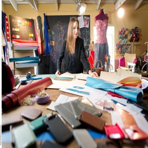 Actual product image Kensington Embossed leather case for iPhone® 5/5s, Apple, iPhone 5/5s, Green (Apple iPhone 5)