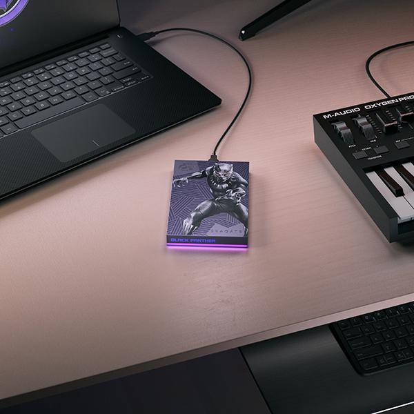 Immagine prodotto Seagate Disco rigido da gioco FireCuda 2TB USB 3.0 Black Panther Edizione Speciale (2 TB)