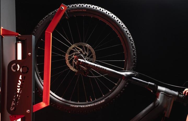 Produktbild Staybike Fahrradhalterung TURNINGgrau, schwenkbar Velohalterung, M 15-24kg Gewicht Fahrrad