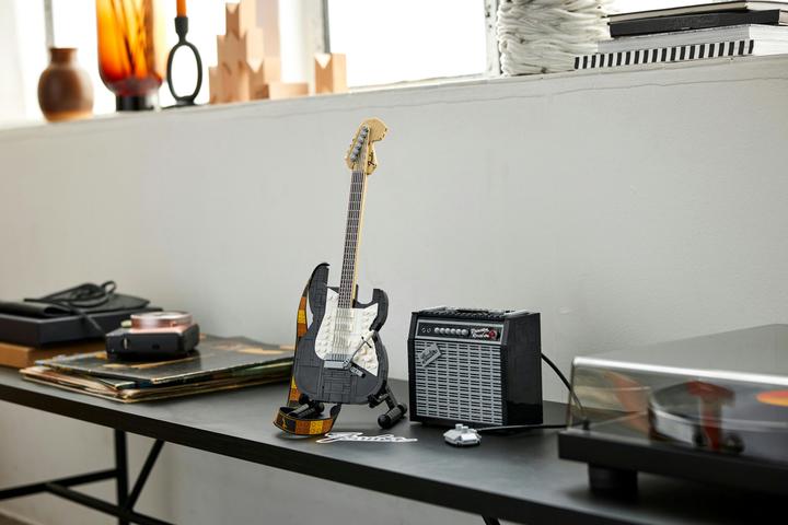 Image du produit LEGO Fender Stratocaster (21329, LEGO Ideas, LEGO difficiles à trouver)