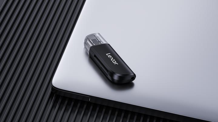 Actual product image Lexar Reader LRW300 Dual Slot SD/microSD USB 3.2 (USB-C 3.2 Gen 1)