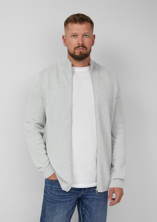 Produktbild s.Oliver Strickjacke Baumwoll-Strickjacke mit Stehkragen und Logo-Patch (XXL)