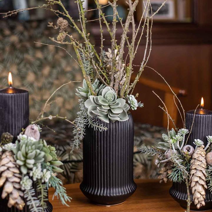 Actual product image Viana Vase mit Rillen modernes Dekoaccessoire Trockenblumen geeignet (1 x)