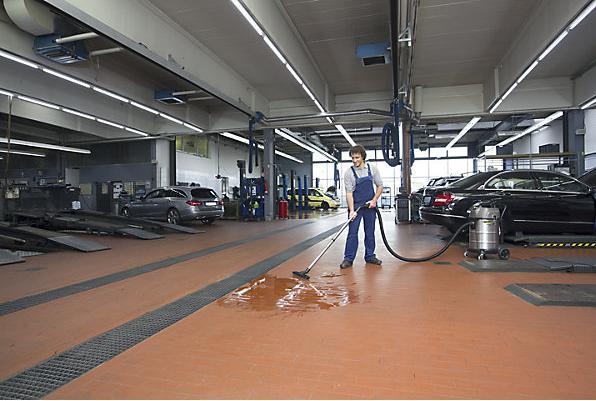 Actual product image Kärcher Professional Wet/dry vacuum cleaner NT 70/2 Me Classic (Wet dry vacuum cleaner)