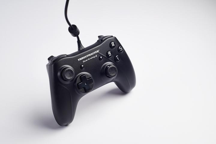 Actual product image Thrustmaster Dual Analog 4 (PC)