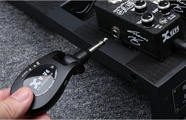 Actual product image Xvive U2 Red draadloos gitaarsysteem