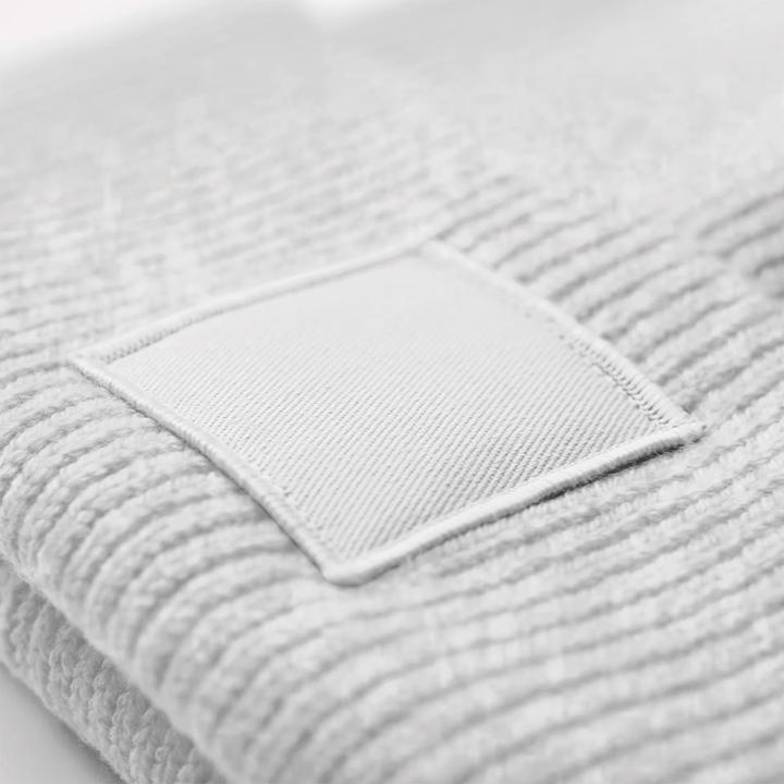 Image du produit Beechfield Bonnet à large revers avec patch ton sur ton