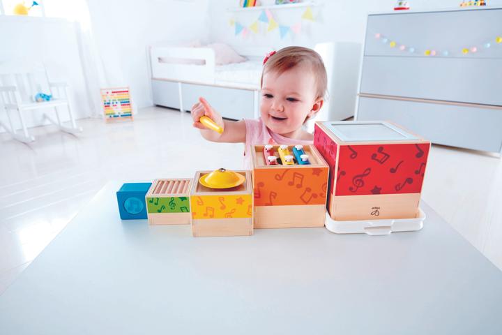 Produktbild Hape Musik-Stapelwürfel (Englisch, Französisch, Italienisch, Deutsch, Spanisch)