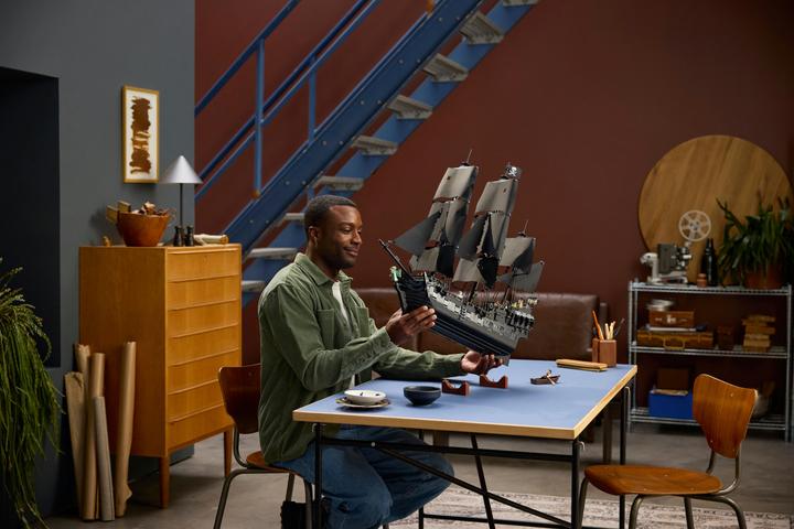 Produktbild LEGO Captain Jack Sparrows Piratenschiff (10365, LEGO Icons)