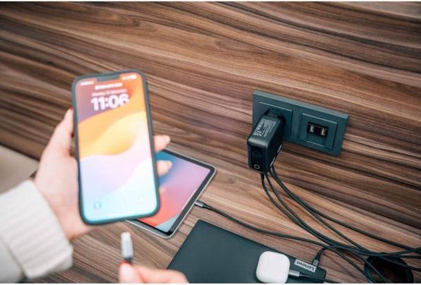 Actual product image Verbatim Mini GaN Charger 4 Port 140W w Display (EU/UK/US) (140 W, 4 ports)