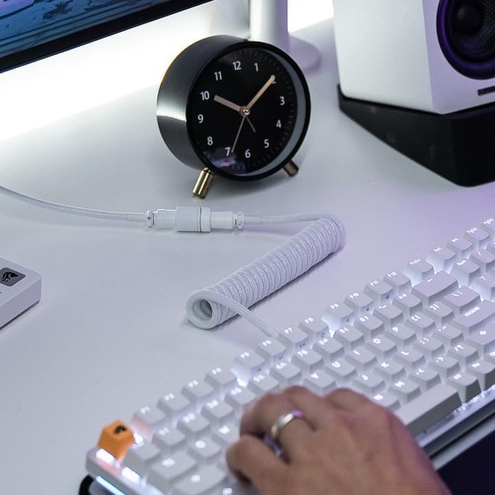 Actual product image Glorious GMMK Coiled Cable Ghost White, coiled cable, USB-C/USB-A - white (1.40 m)