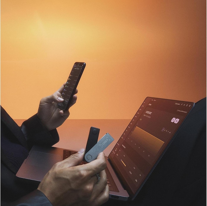 Produktbild Ledger Nano X Amethyst Purple (Ripple, Bitcoin, Bitcoin Cash, Litecoin, Cardano, TRON, Ethereum Classic, Ether, Stellar, Monero, Dogecoin)