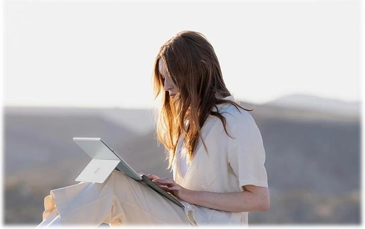 Produktbild Microsoft Surface Pro Signature Keyboard mit Slim Pen 2 (CH)