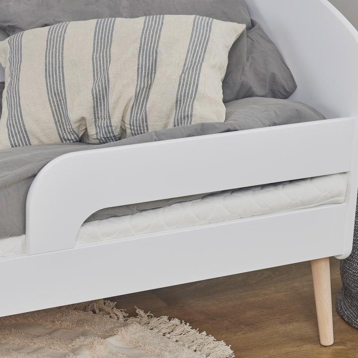 Produktbild Hoppekids Edles Kinderbett Kleinkinderbett aus MDF & massiver Eiche plus Rausfallschutz 70x160cm von (70 x 160 cm)