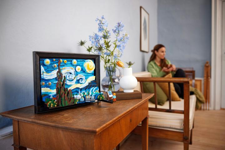 Actual product image LEGO Vincent van Gogh - Starry night (21333, LEGO Rare Sets, LEGO Icons)