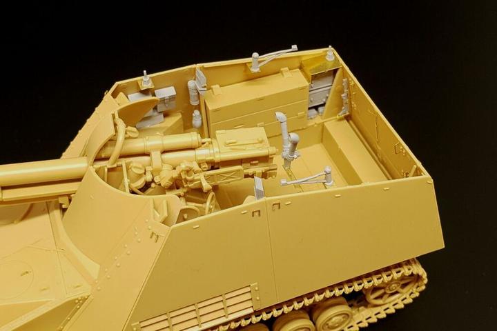Produktbild Hauler Sd.Kfz.164 Nashorn (Tamiya)