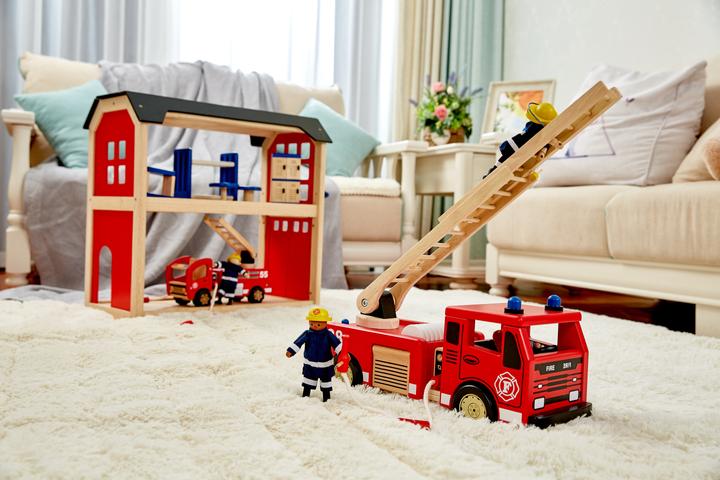 Actual product image Pintoy Fire engine
