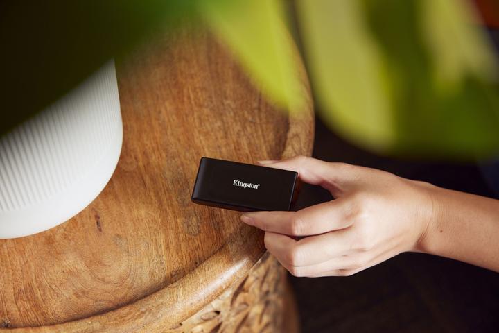 Produktbild Kingston XS1000 (1 TB)