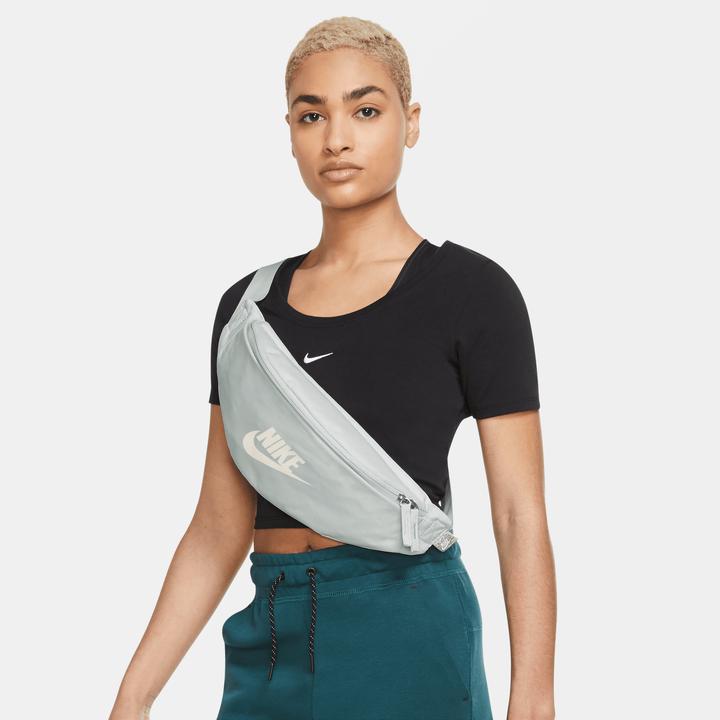 Produktbild Nike Heritage-Gürteltasche