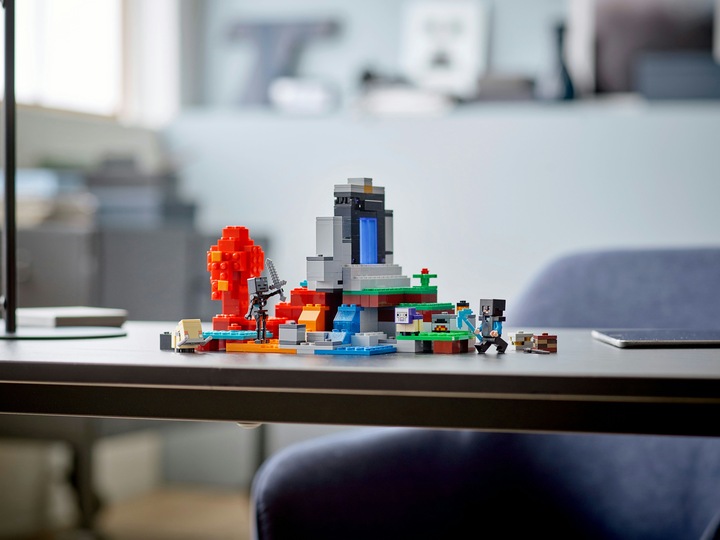 Actual product image LEGO The destroyed portal (21172, LEGO Minecraft)