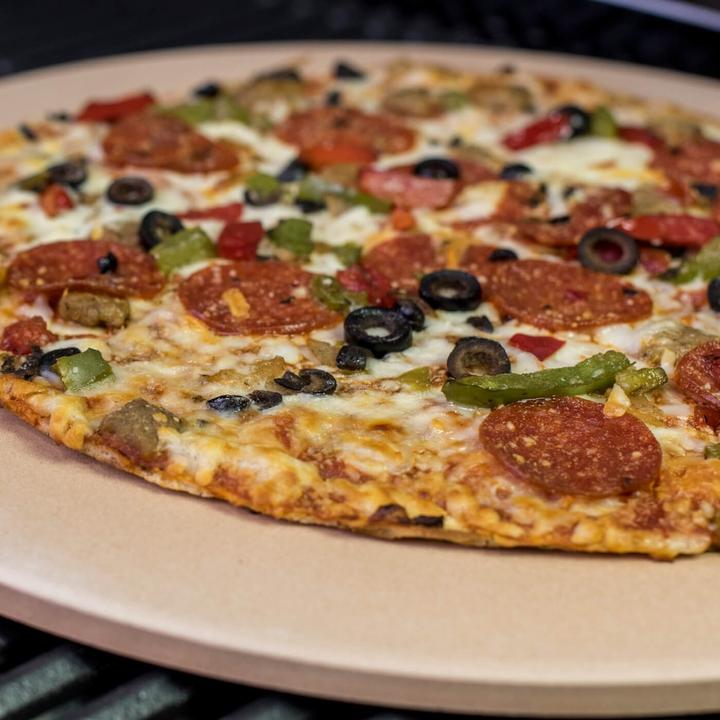 Actual product image Char Broil Pizza stone KIT