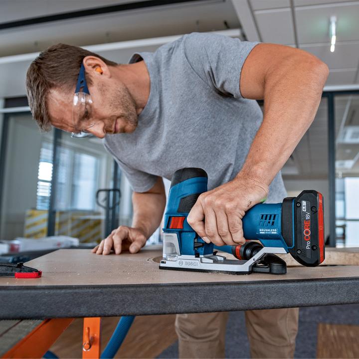 Actual product image Bosch Hausgeräte Bosch Akku-Stichsäge GST 18V-155 SC / 2x 5,0 Ah + Ladegerät in L