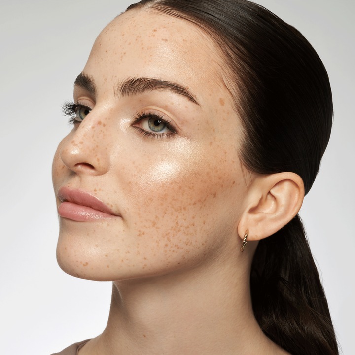 Actual product image Catrice All Over Glow Tint (Beaming Diamond)