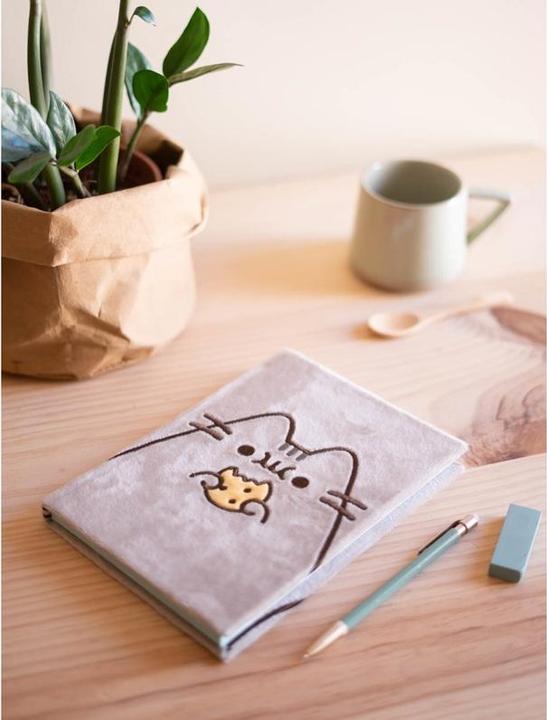 Actual product image Pusheen Plush (A5, Dotted, Hardcover)
