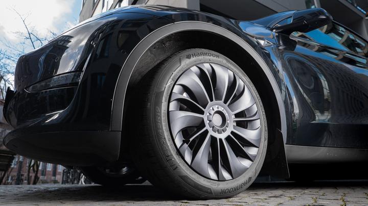 Produktbild Made4EV Performance Radkappen im Turbinen Design für das Tesla Model Y (4 Stück, 19")