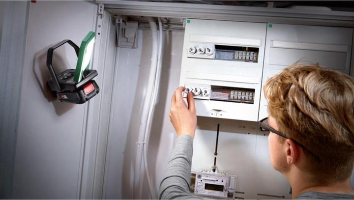 Produktbild Bosch Home & Garden EasySpotLight 18V-400 (400 lm)