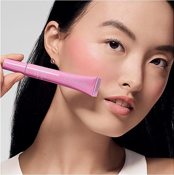Actual product image Estée Lauder Futurist Blushmaker 01 Meet-Cute (01 Meet-Cute)