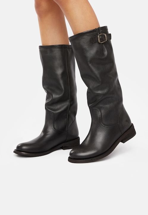 Actual product image Felmini Gredo 6922, the mid-height biker boot from, is made from smooth leather. These boots are (39)