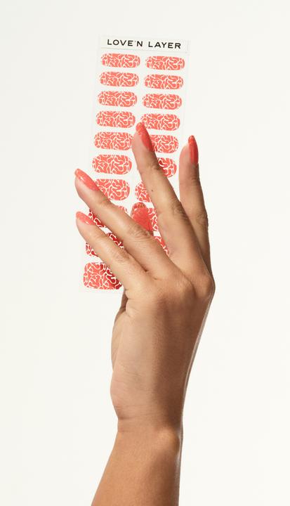 Actual product image Love'n Layer - LNL Raspberry Red (Nail varnish dryer, Raspberry Red)