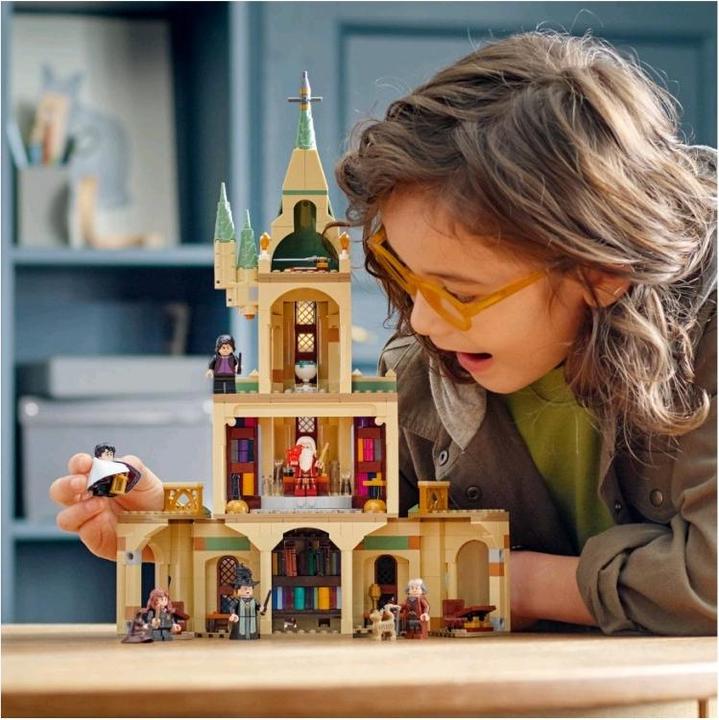 Actual product image LEGO Hogwarts: Dumbledore's office (76402, LEGO Harry Potter)