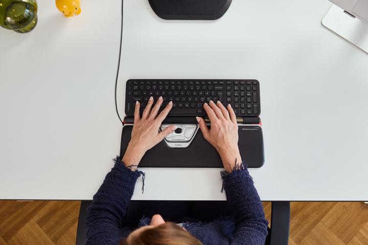 Actual product image Contour RollerMouse Red Plus, Thin (Cable)