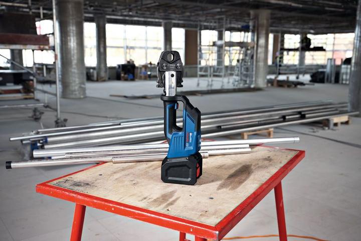 Image du produit Bosch Professional Outil de sertissage sur batterie GPT 18V-19