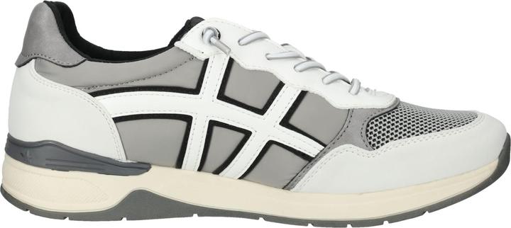 Actual product image Mustang Get out of your tight business trainers and into your favourite casual shoes. This comfortable and (44)