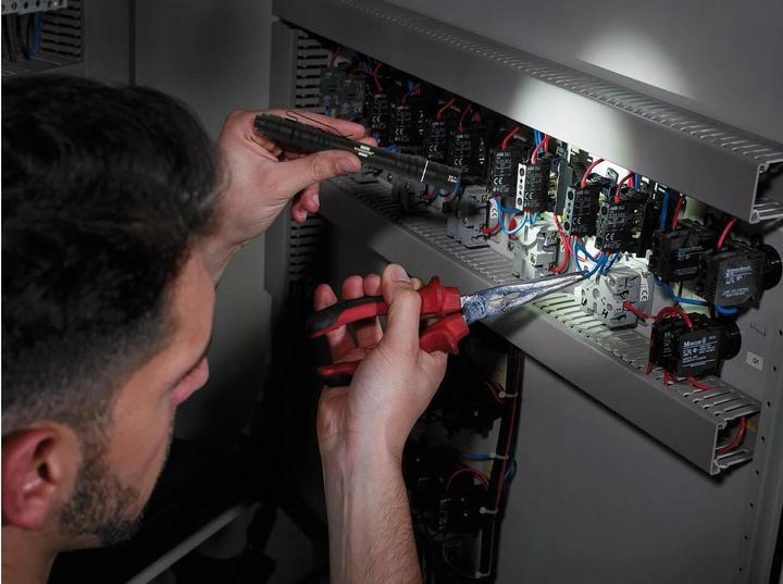Actual product image Brennenstuhl Torch LED LuxPremium TL 210 F, IP44, 180lm (1.60 cm, 180 lm)