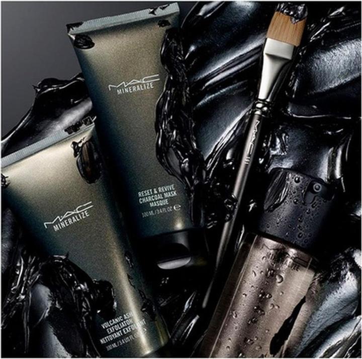 Produktbild MAC Cosmetics Mineralize Reset & Revive Charcoal Mask (100 ml)