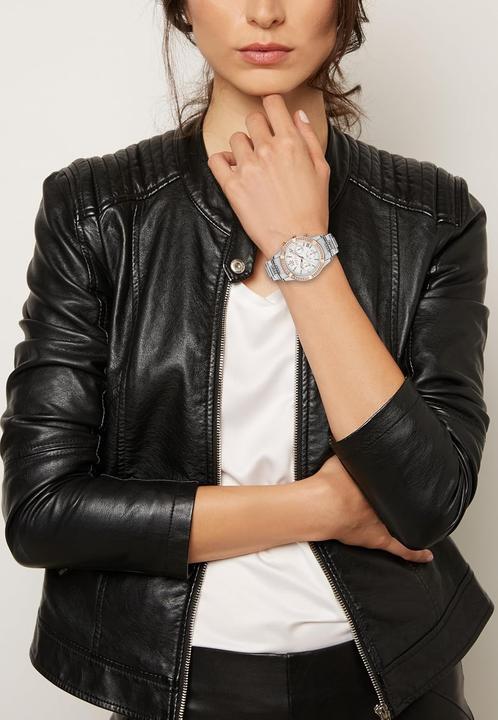 Productafbeelding Breil Cest Chic Womens Watch with Plain Dial Time Display Only Movement 3H Quartz and Steel Bracelet (36 mm)