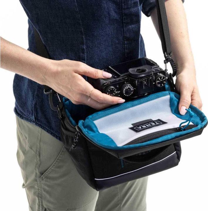 Actual product image Tenba Skyline v2 8 Shoulder Bag - Black (Camera shoulder bag)