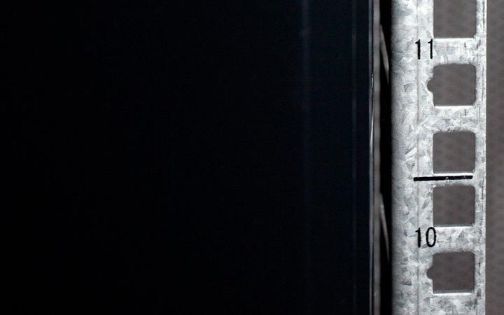 Produktbild Dsit 27 HE 19” Serverschrank, mit perforierter Fronttür (BxTxH) 600 x 800 x 1400mm (27 HE, 19 Zoll Rack)